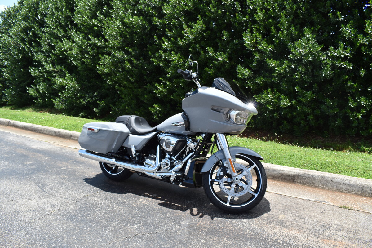 2025 Road Glide – Shark Nose Touring Icon - Photo 2