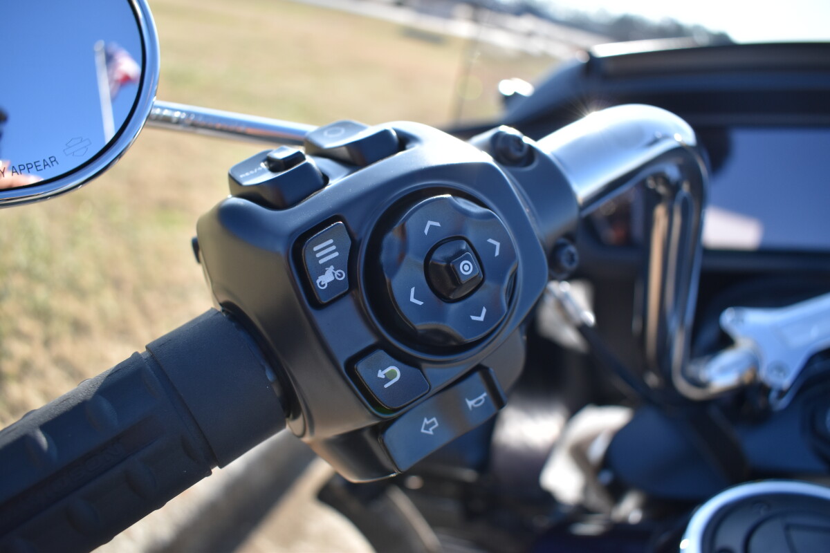 2025 Road Glide – All-Day Touring Comfort - Photo 7