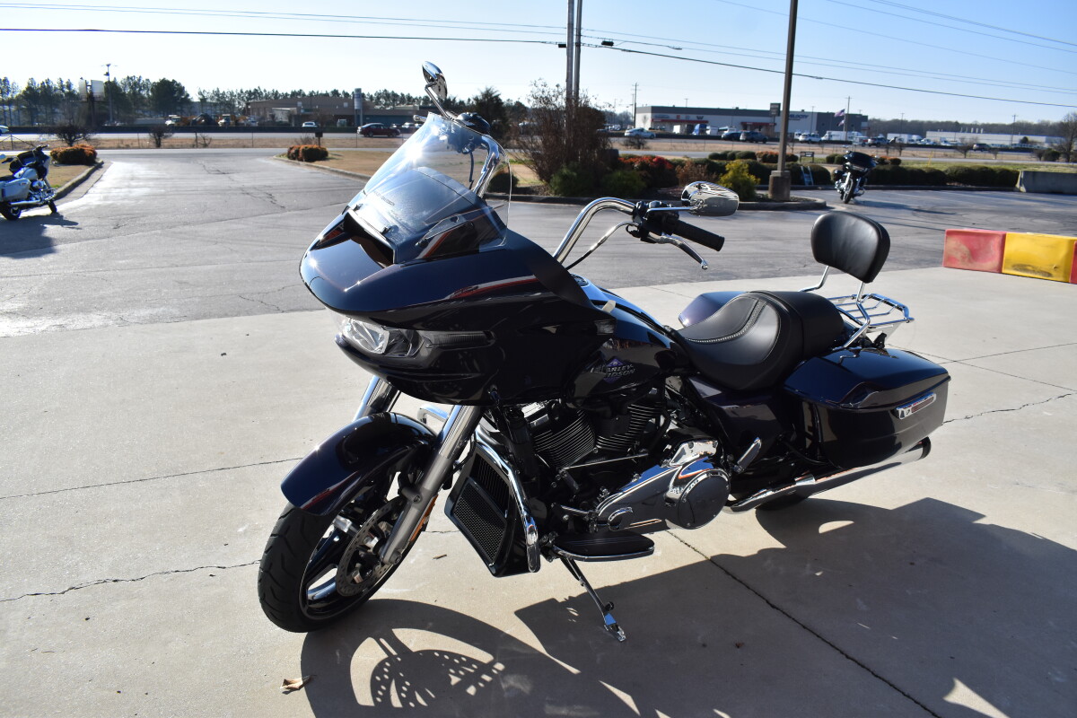 2025 Road Glide – All-Day Touring Comfort - Photo 2