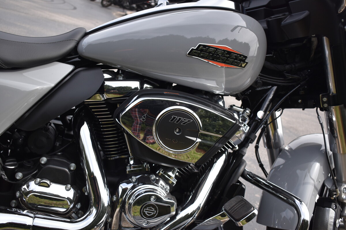 2025 Street Glide – Stripped-Down Tourer - Photo 9
