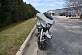 2025 Street Glide™ – Built to Go the Distance thumb 2