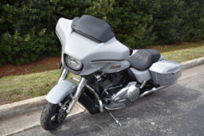 2025 Street Glide™ – Built to Go the Distance thumb 3