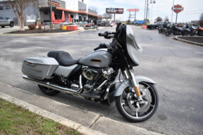 2025 Street Glide™ – Built to Go the Distance thumb 1
