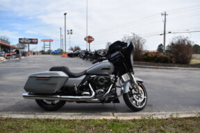 2025 Street Glide™ – Built to Go the Distance thumb 0