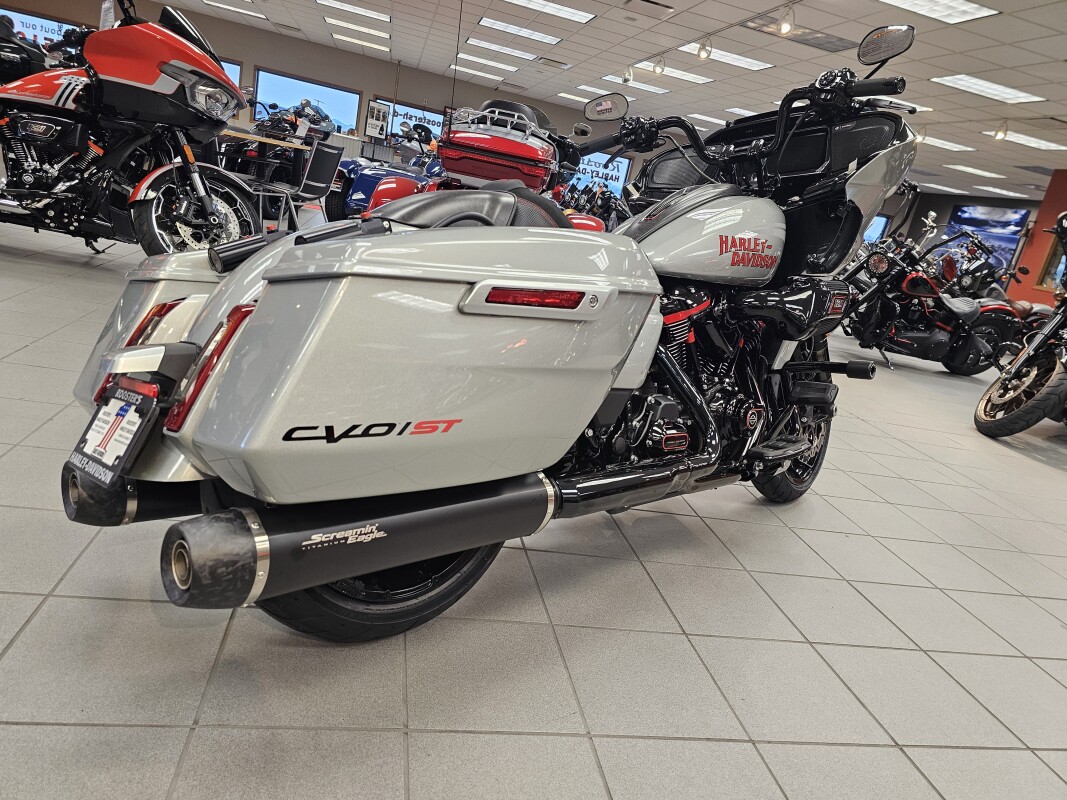 FLTRXSTSE 2025 CVO Road Glide ST - Photo 8