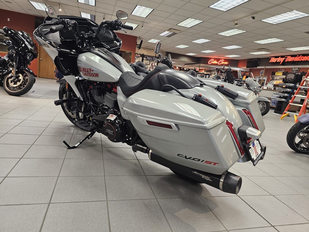 FLTRXSTSE 2025 CVO Road Glide ST - Photo 6