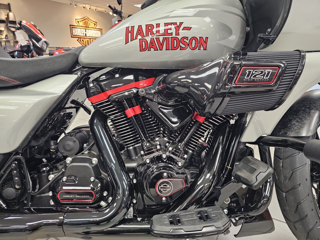 FLTRXSTSE 2025 CVO Road Glide ST - Photo 10