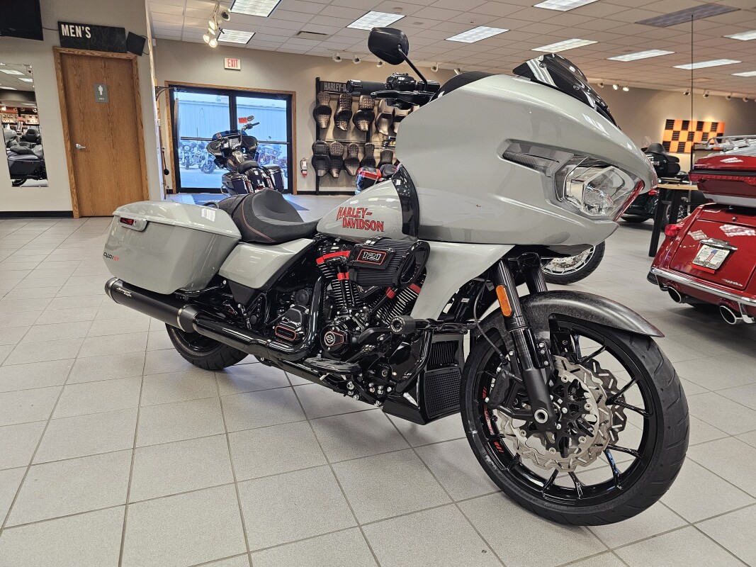 FLTRXSTSE 2025 CVO Road Glide ST - Photo 2