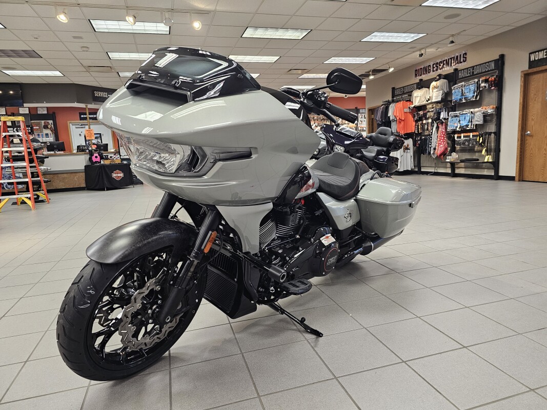 FLTRXSTSE 2025 CVO Road Glide ST - Photo 4