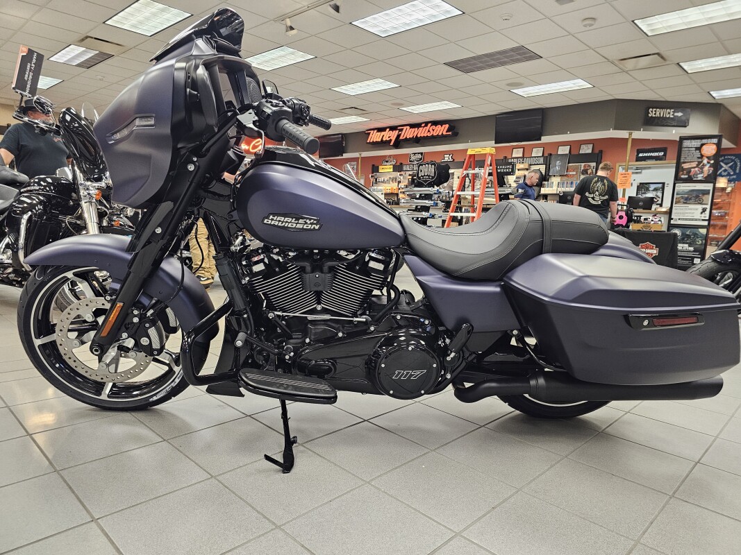 FLHX 2025 Street Glide - Photo 5