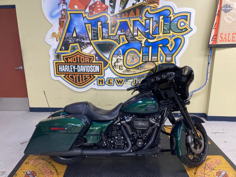 2021 Harley-Davidson® Street Glide® Special Snake Venom - Black Finish