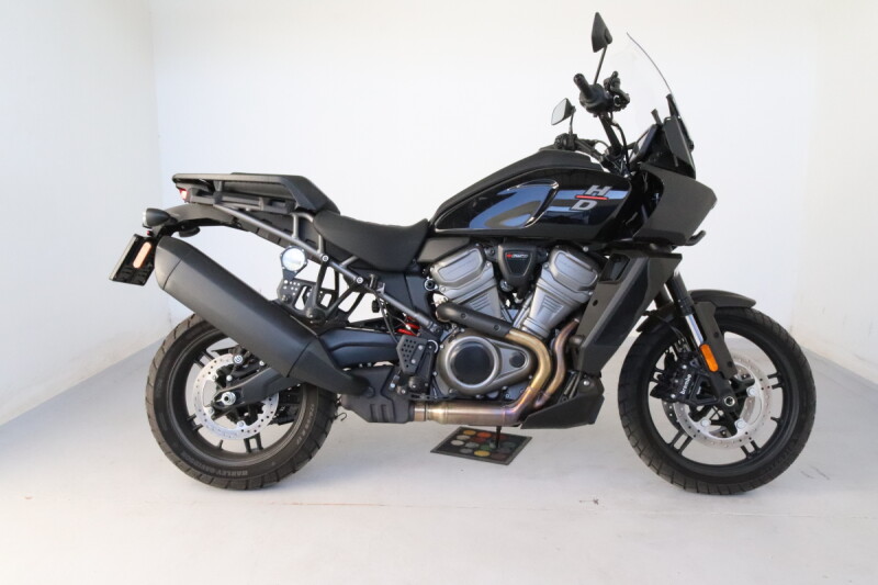 2022 Harley-Davidson® Pan America™ 1250 Special Black