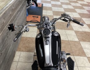 2004 Harley-Davidson® Softail Deuce Vivid Black thumb 1