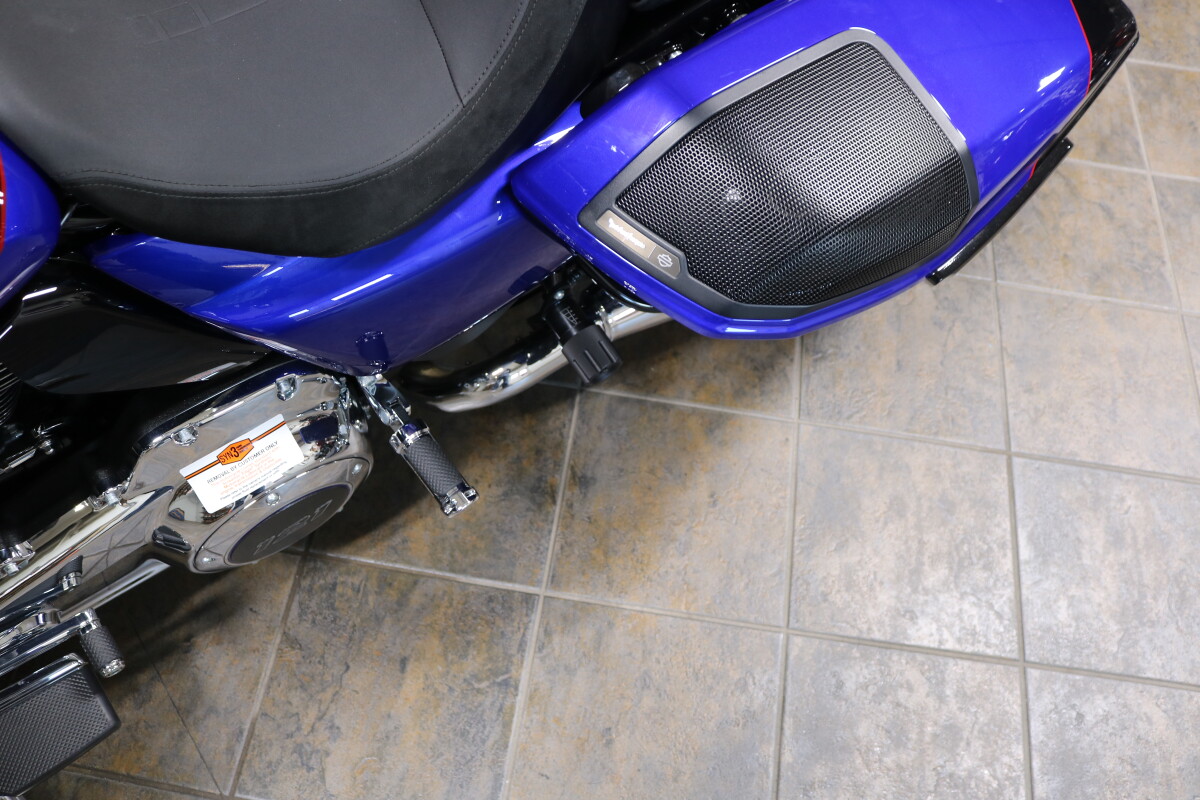 FLTRXSE 2025 CVO Road Glide - Photo 3