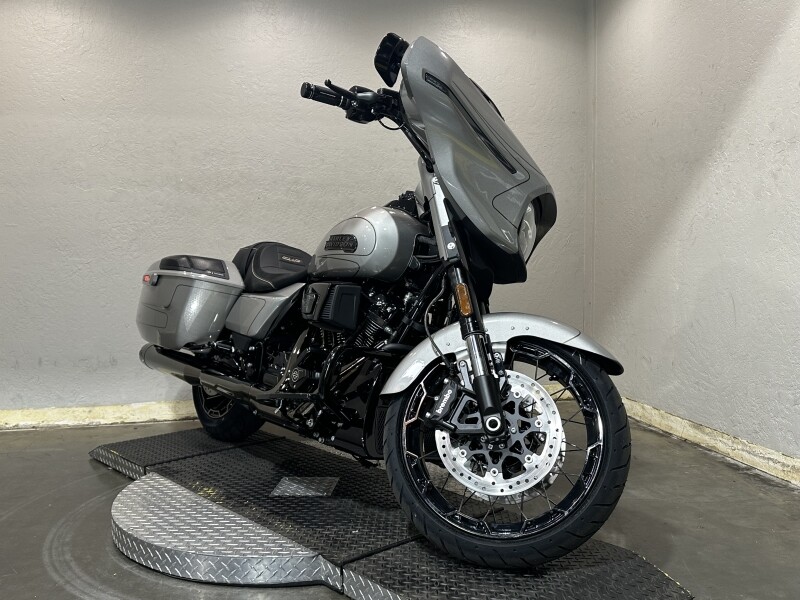 Harley-Davidson CVO Street Glide 2023 FLHXSE 84630706 DARK PLATINUM - Photo 3