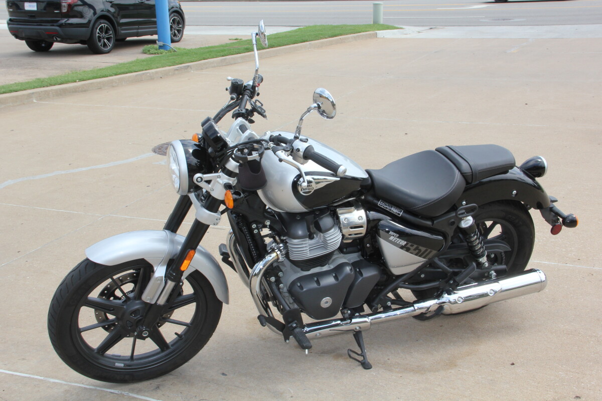 2024 Royal Enfield Super Meteor 650 - Photo 6