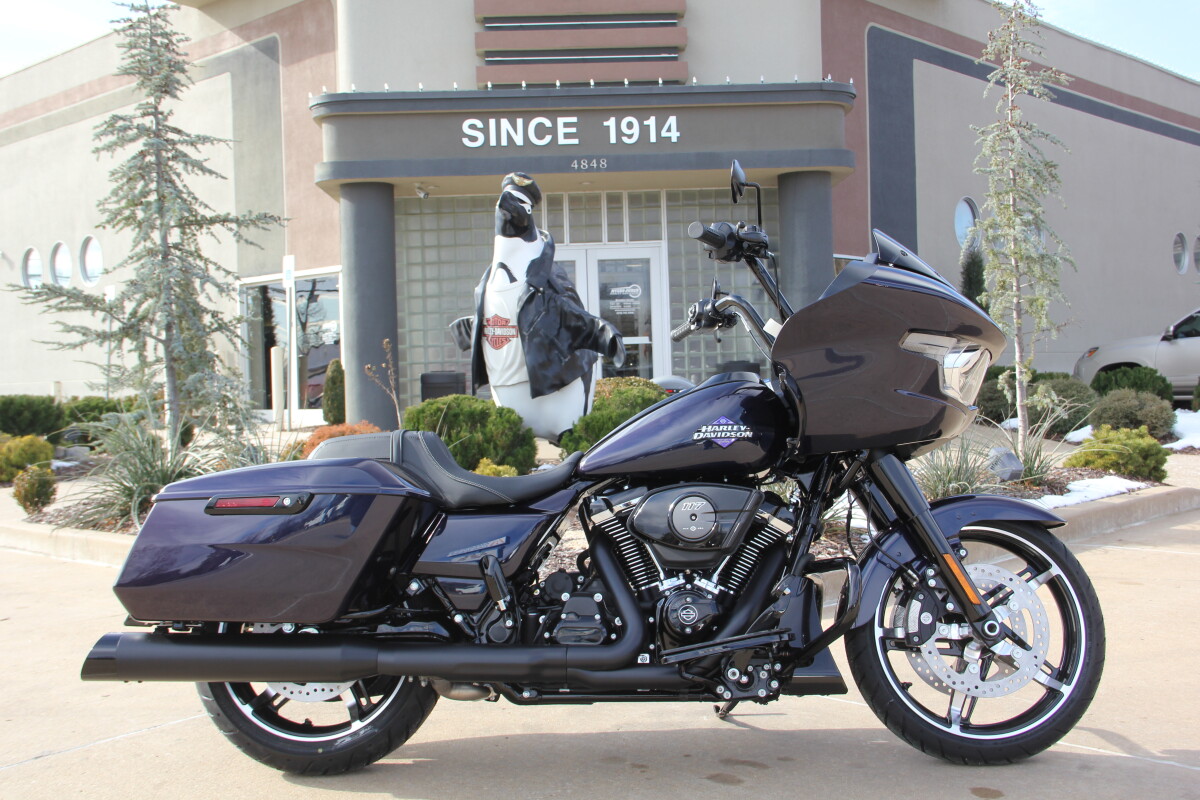 2025 Harley-Davidson Road Glide Mystic Shift - Black Finish - Photo 2