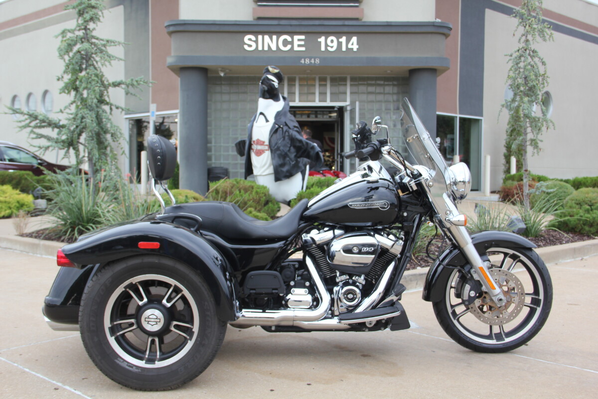 2021 Harley-Davidson Freewheeler Vivid Black - Photo 2