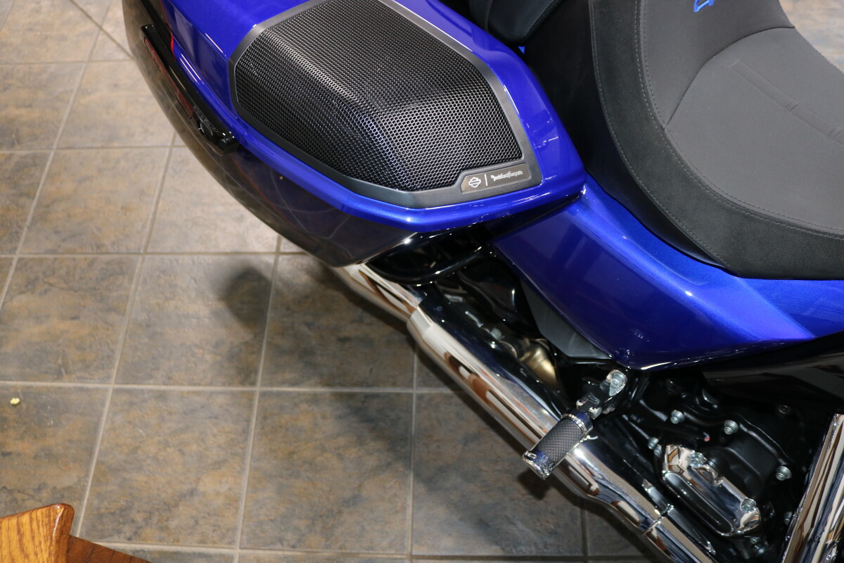 FLTRXSE 2025 CVO Road Glide - Photo 9