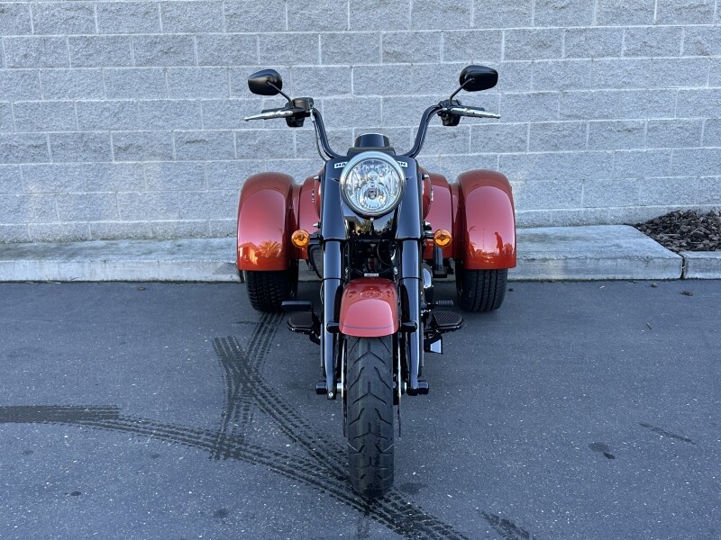 Harley-Davidson Freewheeler 2025 FLRT 84632144 WHISKEY FIRE W/ PINSTRIPE - Photo 2