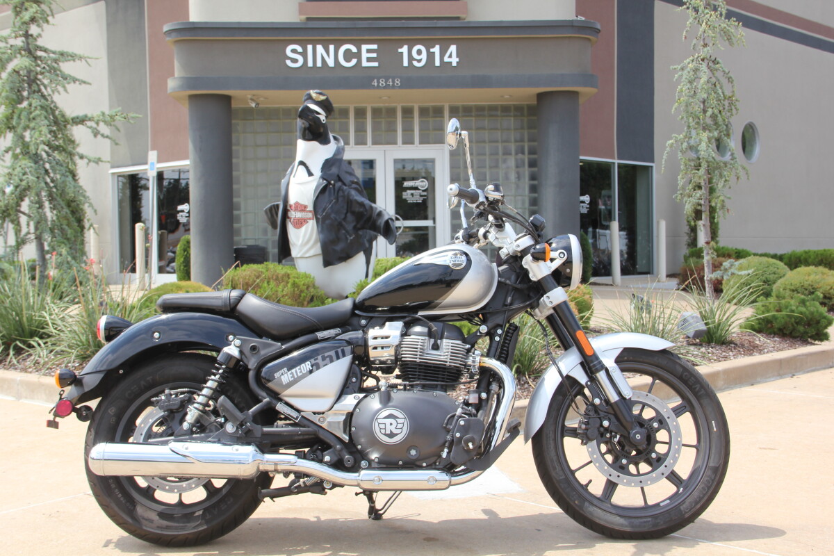 2024 Royal Enfield Super Meteor 650 - Photo 2