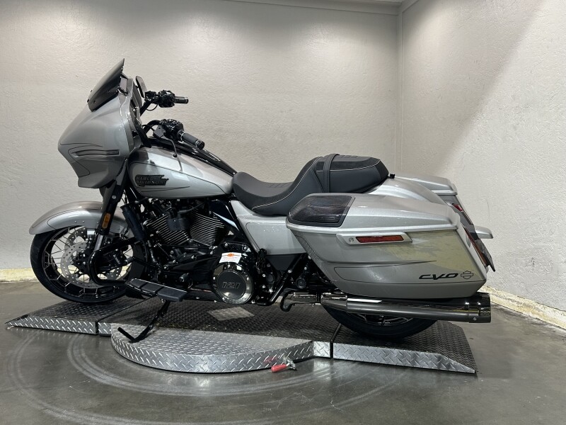 Harley-Davidson CVO Street Glide 2023 FLHXSE 84630706 DARK PLATINUM - Photo 7
