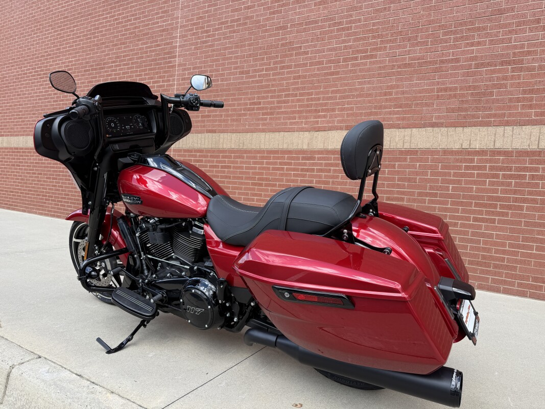 FLHX 2025 Street Glide - Photo 9
