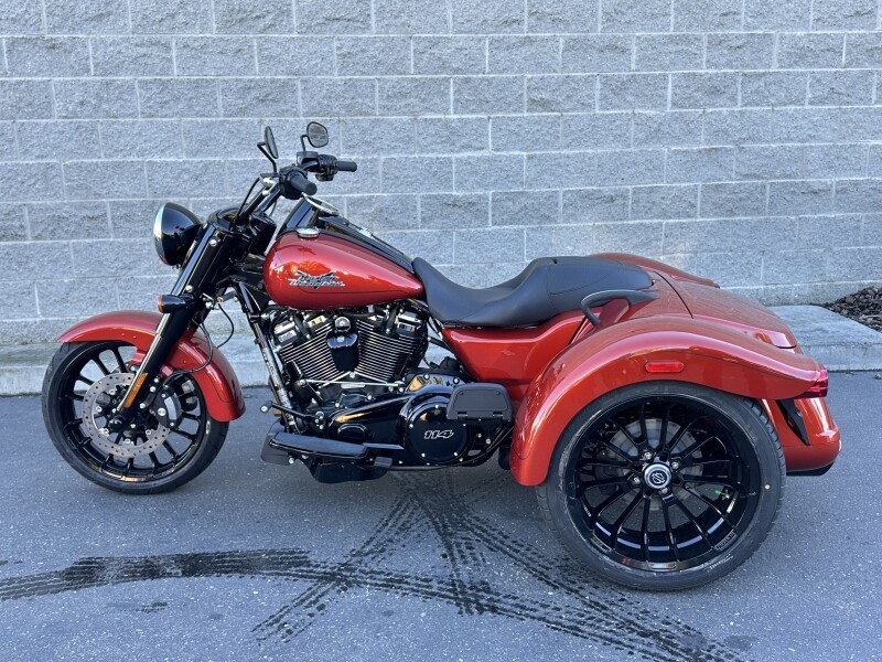 Harley-Davidson Freewheeler 2025 FLRT 84632144 WHISKEY FIRE W/ PINSTRIPE - Photo 3