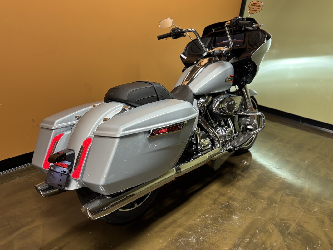 FLTRX 2025 Road Glide - Photo 3