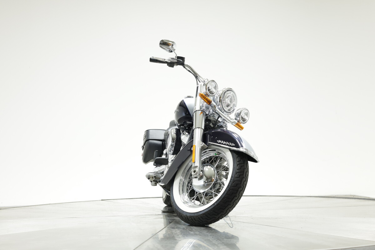 2019 Harley-Davidson FLDE Deluxe in Midnight Blue and Barracuda Silver with 7753 miles - Photo 6