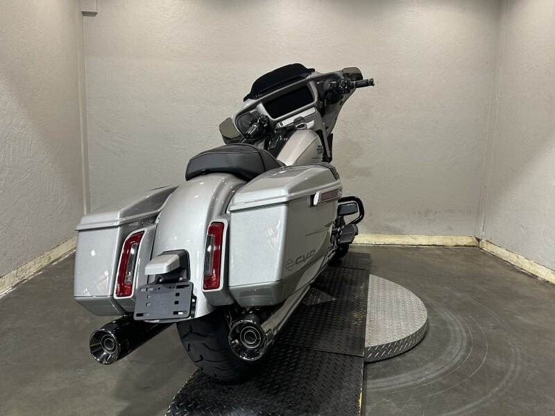 Harley-Davidson CVO Street Glide 2023 FLHXSE 84630706 DARK PLATINUM - Photo 8