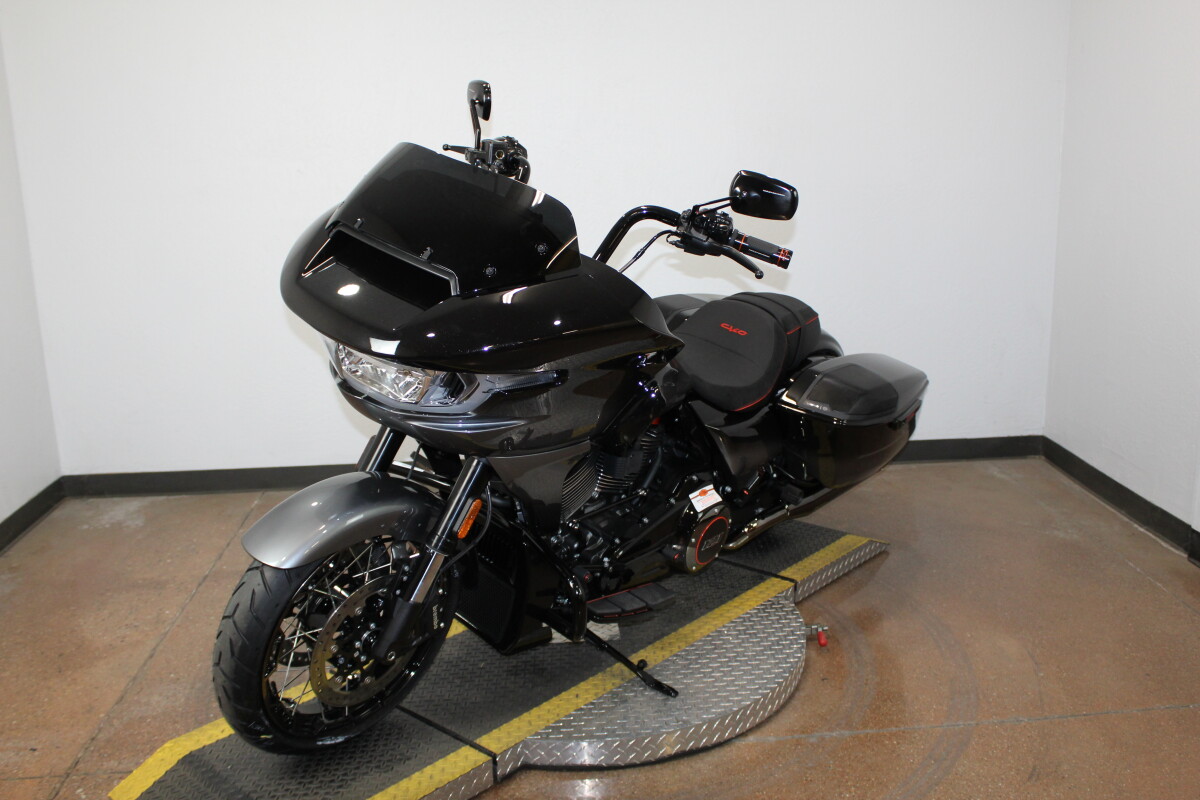 Harley-Davidson CVO Road Glide 2025 FLTRXSE 84632152 RAVEN FADE - Photo 4