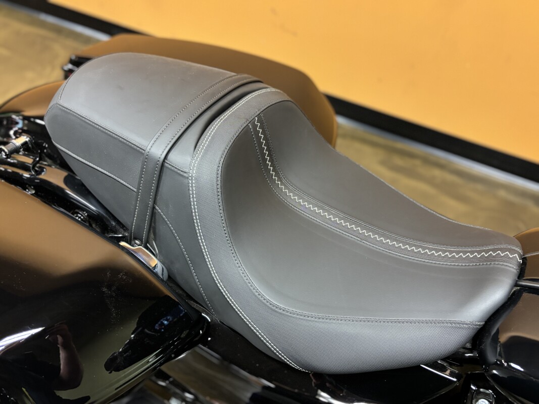 FLHX 2025 Street Glide - Photo 9