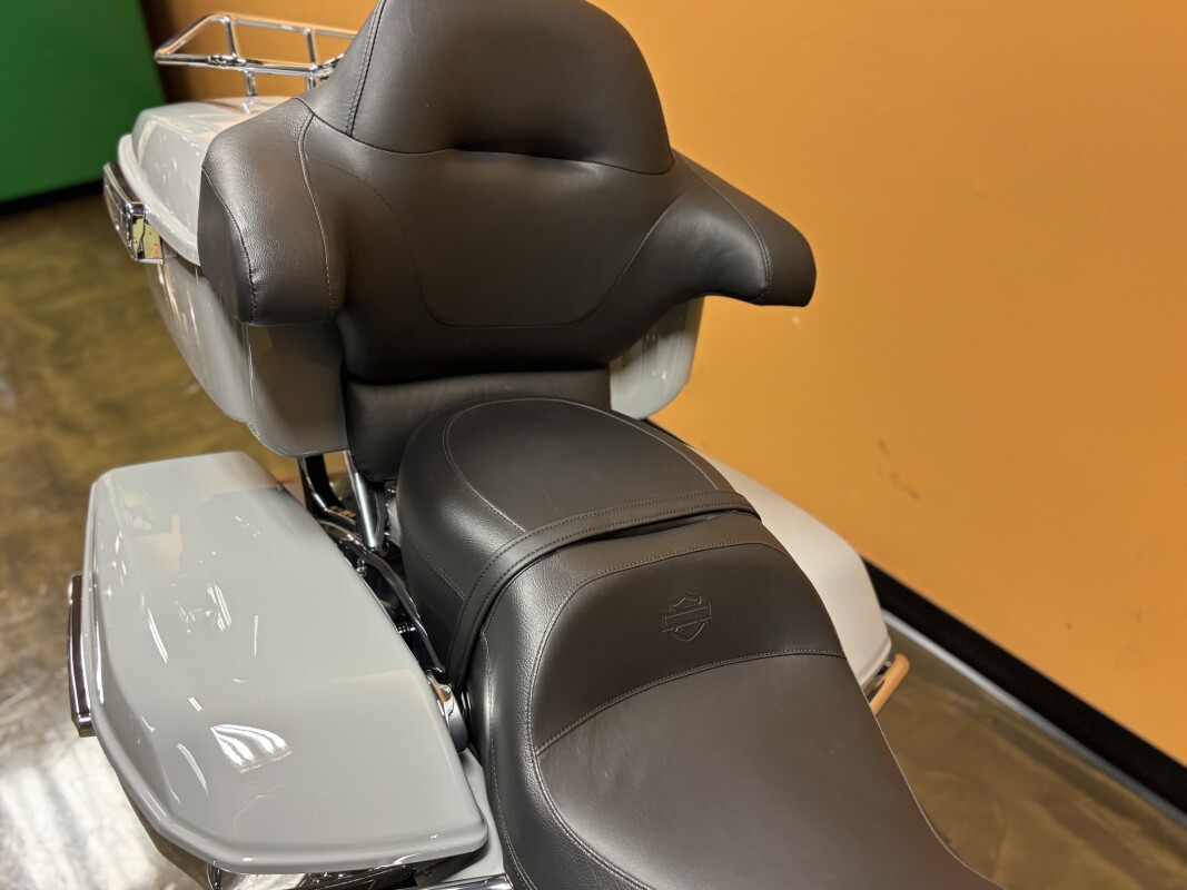 FLHXU 2025 Street Glide Ultra - Photo 8