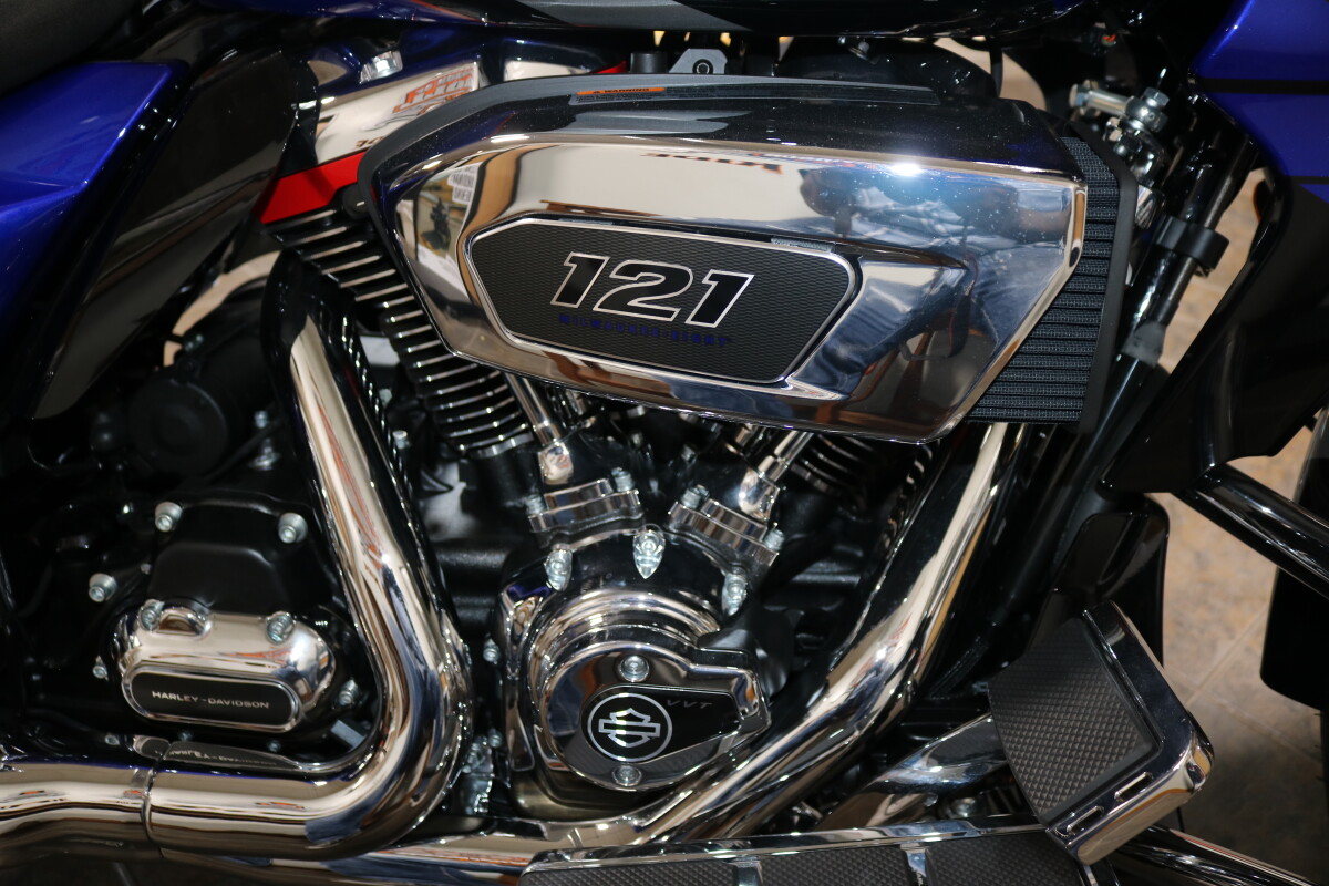 FLTRXSE 2025 CVO Road Glide - Photo 8