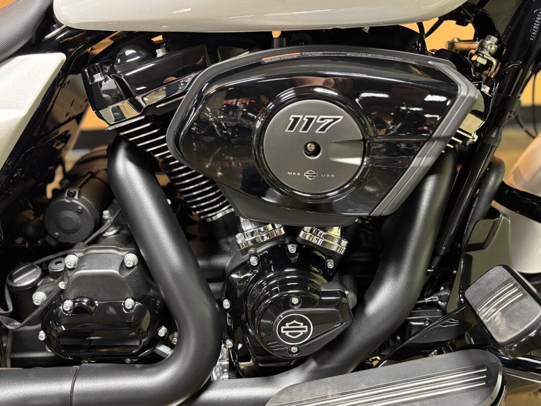 FLTRX 2025 Road Glide™, photo 15