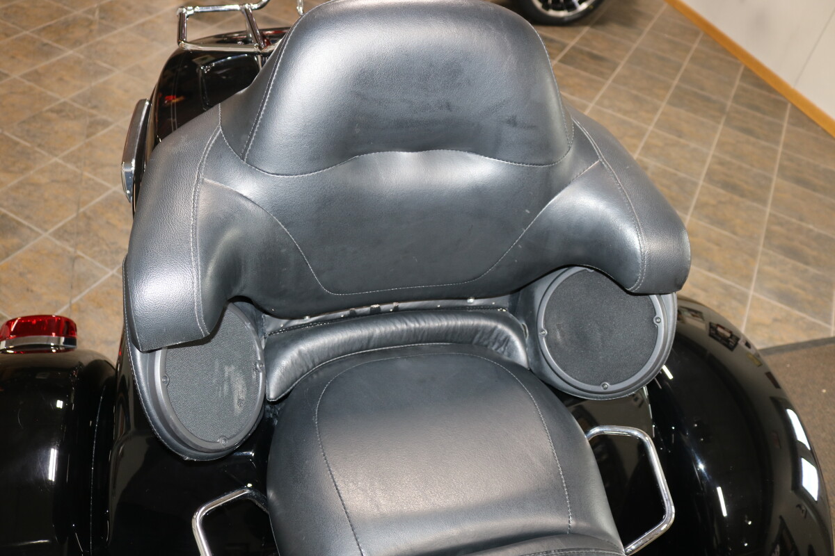 FLHTCUTG 2021 Tri Glide Ultra - Photo 10
