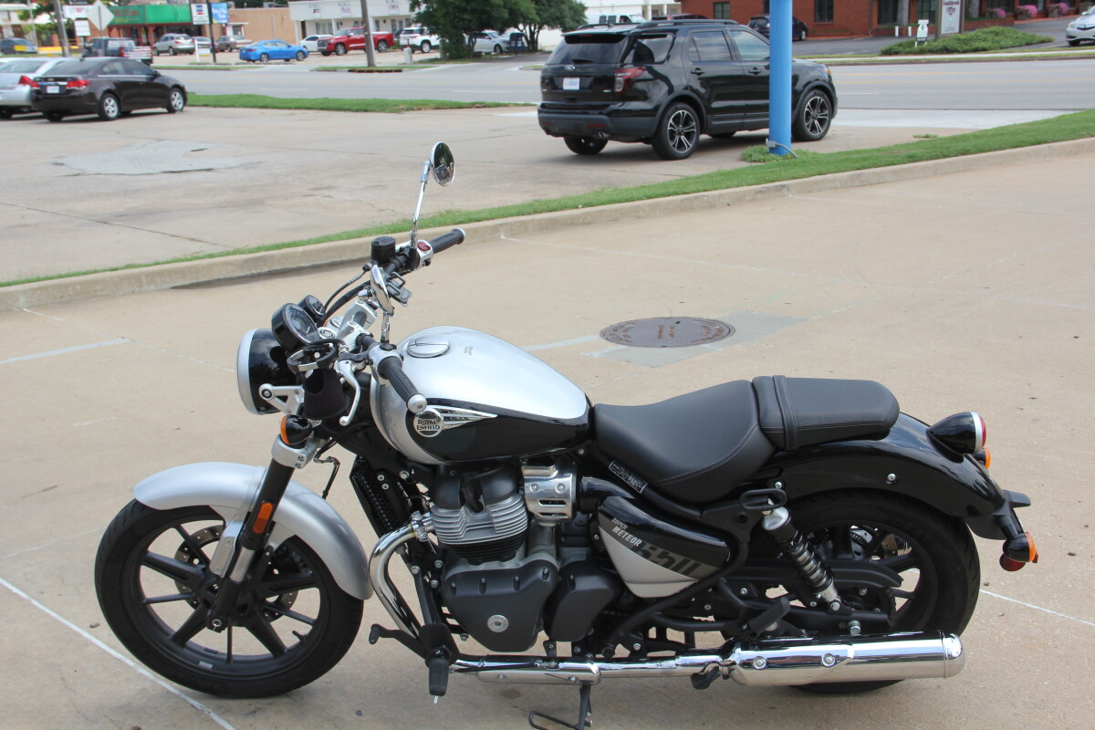 2024 Royal Enfield Super Meteor 650 - Photo 3
