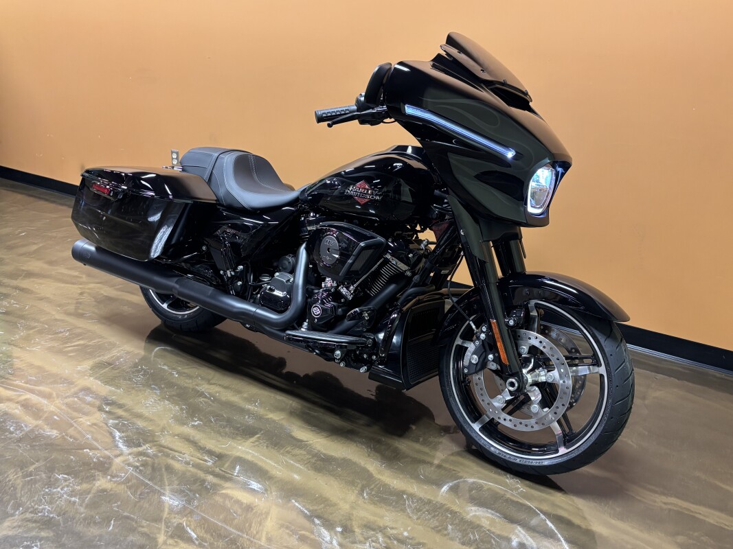 FLHX 2025 Street Glide - Photo 2