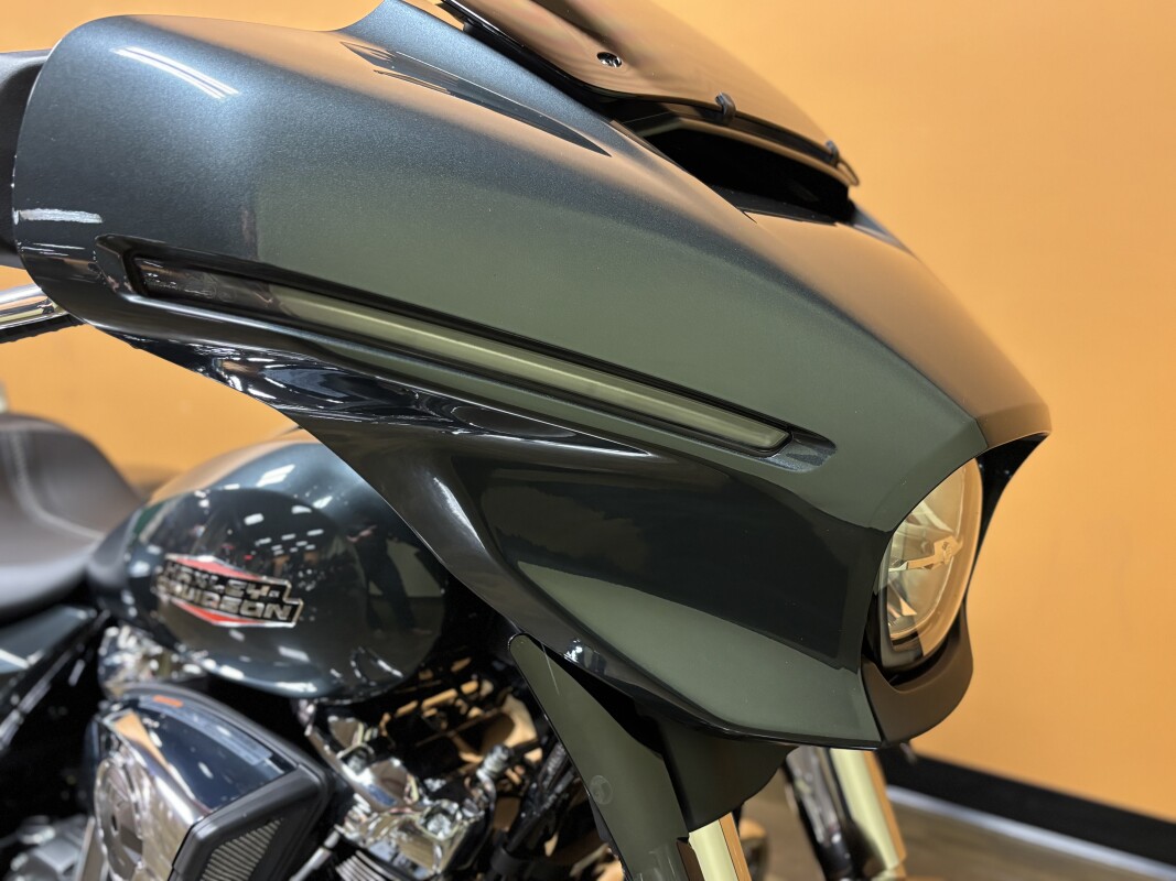 FLHX 2025 Street Glide - Photo 4