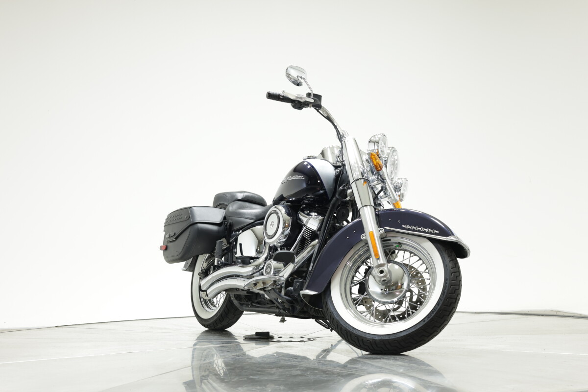 2019 Harley-Davidson FLDE Deluxe in Midnight Blue and Barracuda Silver with 7753 miles - Photo 5