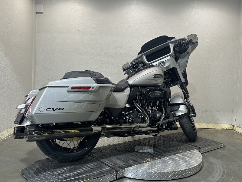 Harley-Davidson CVO Street Glide 2023 FLHXSE 84630706 DARK PLATINUM - Photo 10