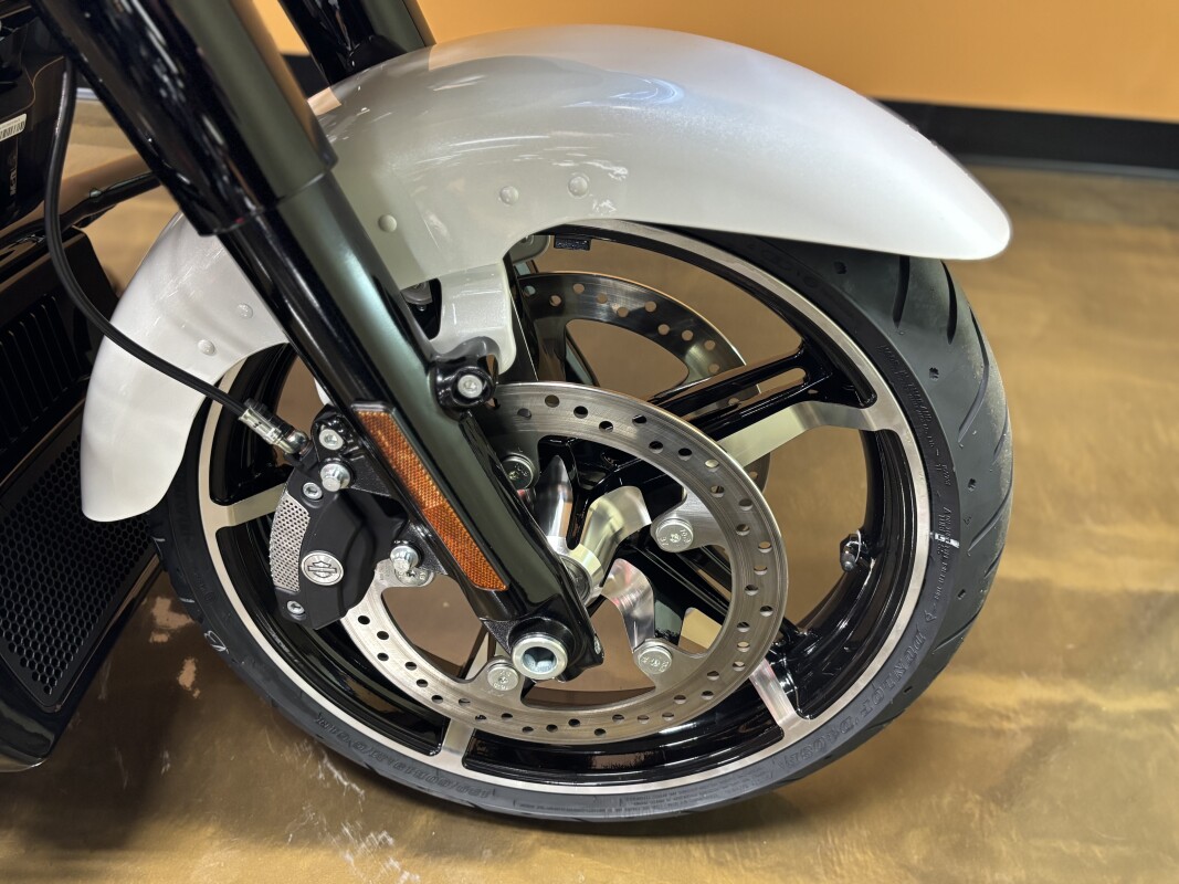 FLTRX 2025 Road Glide - Photo 10