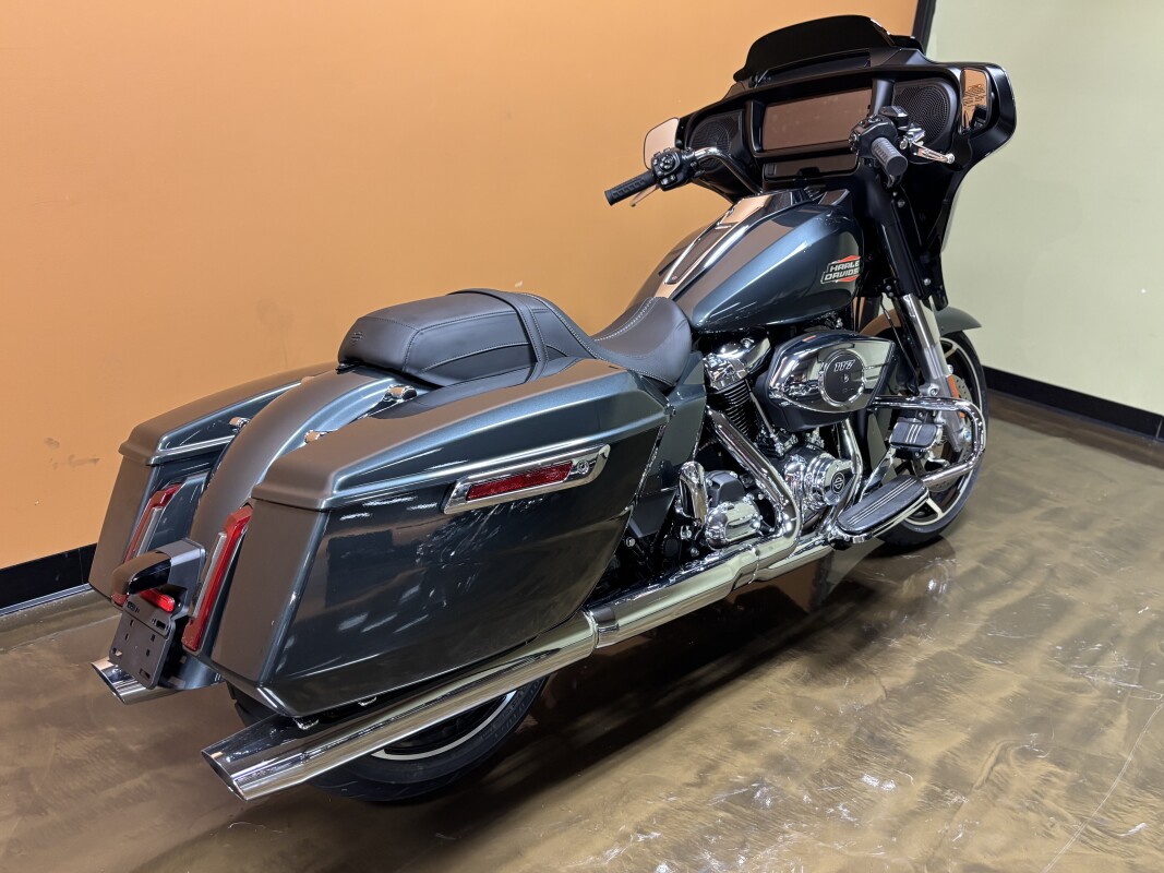 FLHX 2025 Street Glide - Photo 3