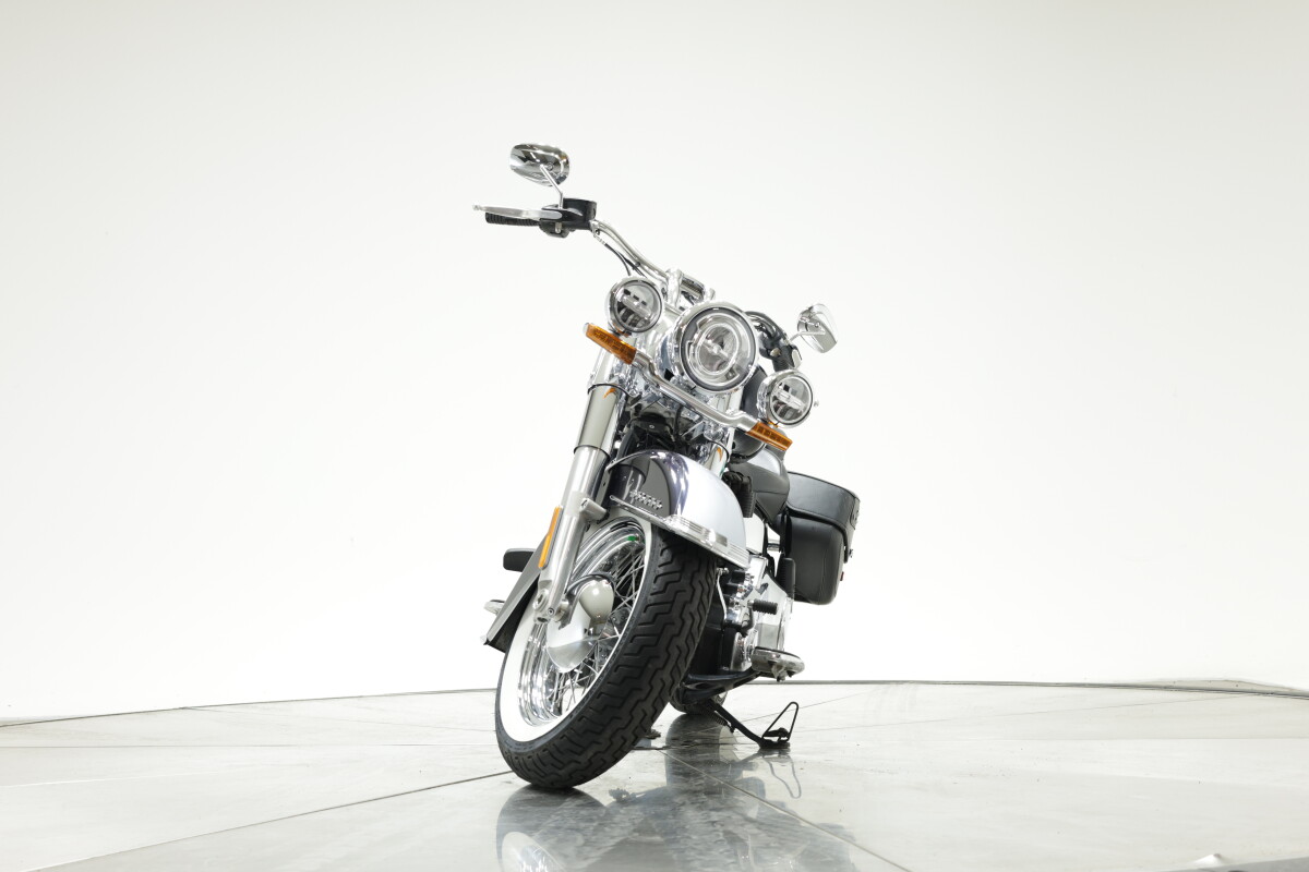 2019 Harley-Davidson FLDE Deluxe in Midnight Blue and Barracuda Silver with 7753 miles - Photo 7