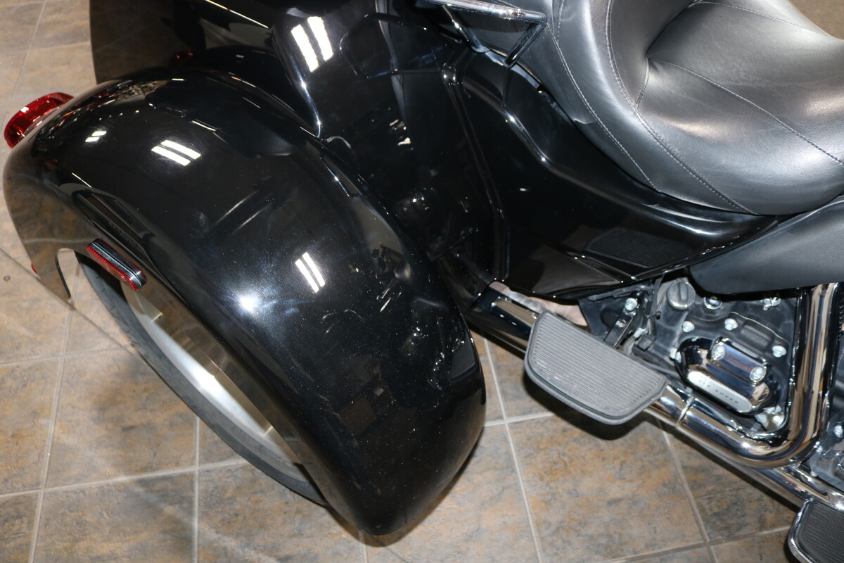 FLHTCUTG 2021 Tri Glide Ultra - Photo 9