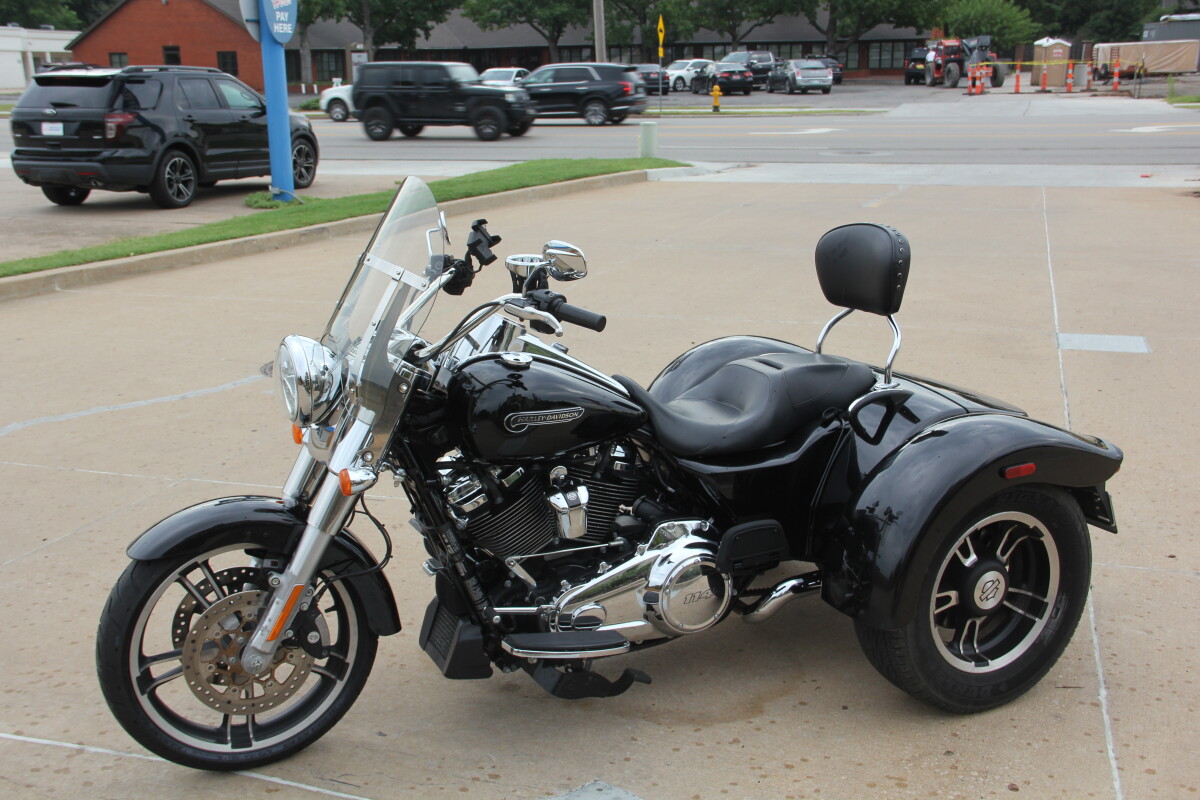 2021 Harley-Davidson Freewheeler Vivid Black - Photo 6