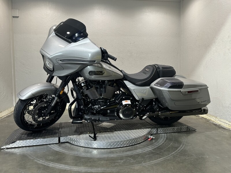 Harley-Davidson CVO Street Glide 2023 FLHXSE 84630706 DARK PLATINUM - Photo 6