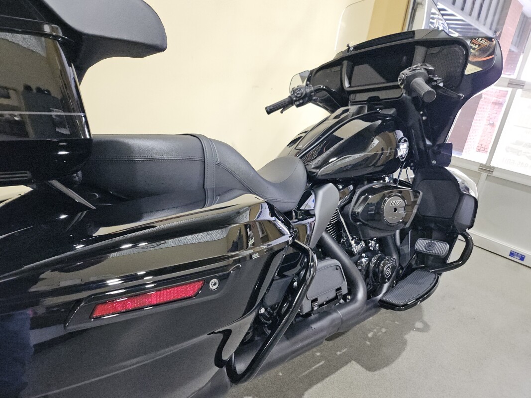 FLHXU 2025 Street Glide Ultra - Photo 6