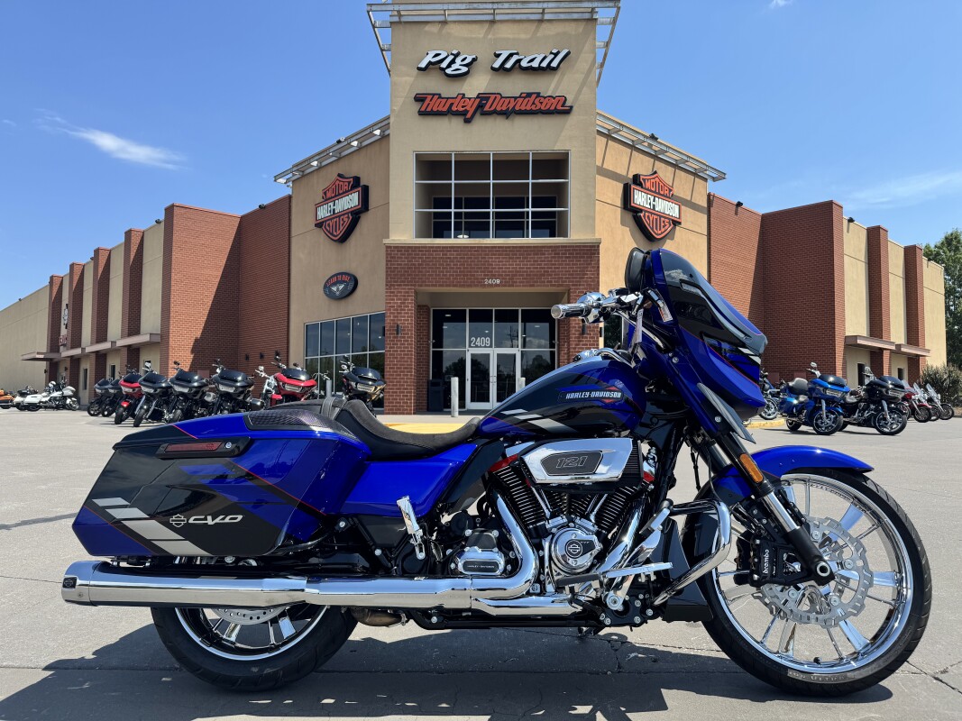 2025 Harley-Davidson CVO Street Glide FLHXSE Blue Streak